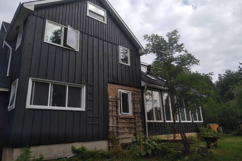 KJ's Farmhouse w/SwimSpa Retreat