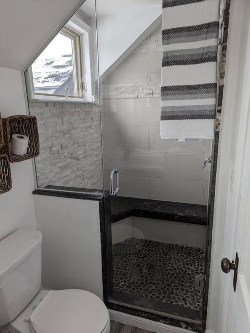 KJ's Farmhouse w/SwimSpa Retreat
