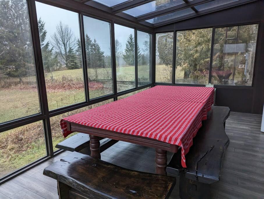 KJ's Farmhouse w/SwimSpa Retreat