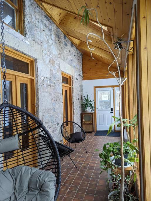 KJ's Farmhouse w/SwimSpa Retreat