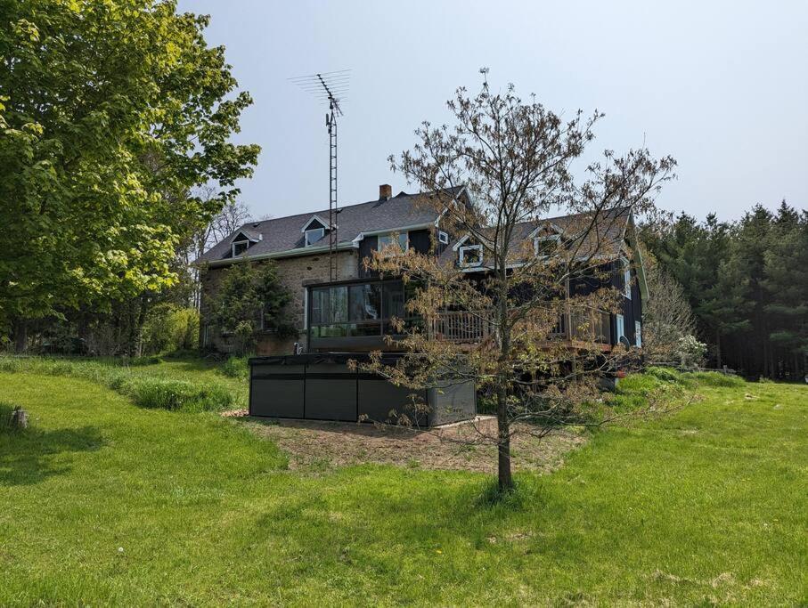 KJ's Farmhouse w/SwimSpa Retreat