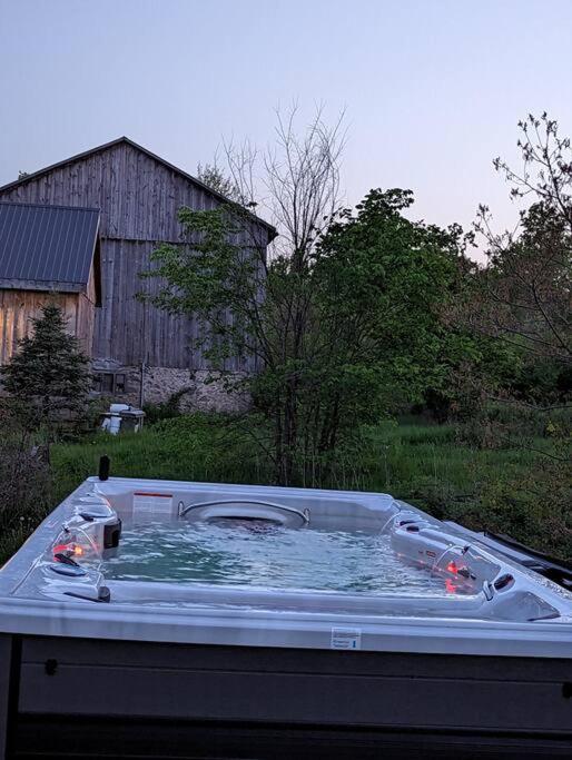 KJ's Farmhouse w/SwimSpa Retreat