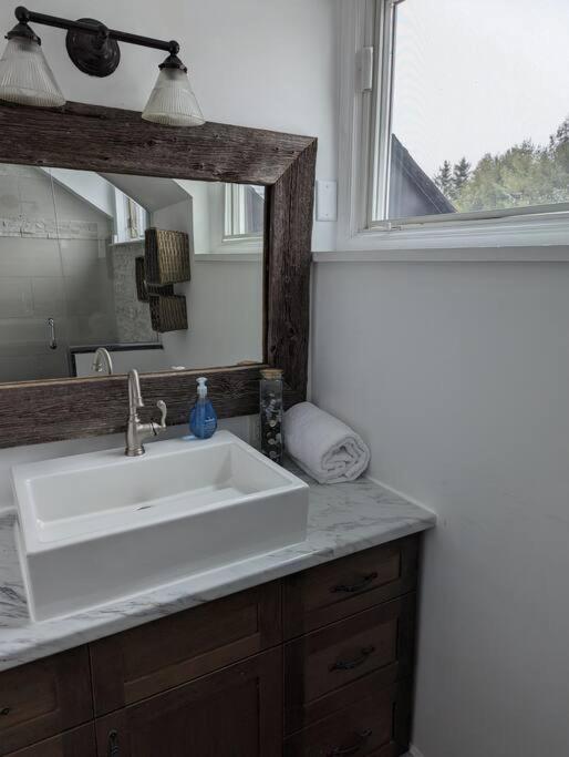 KJ's Farmhouse w/SwimSpa Retreat