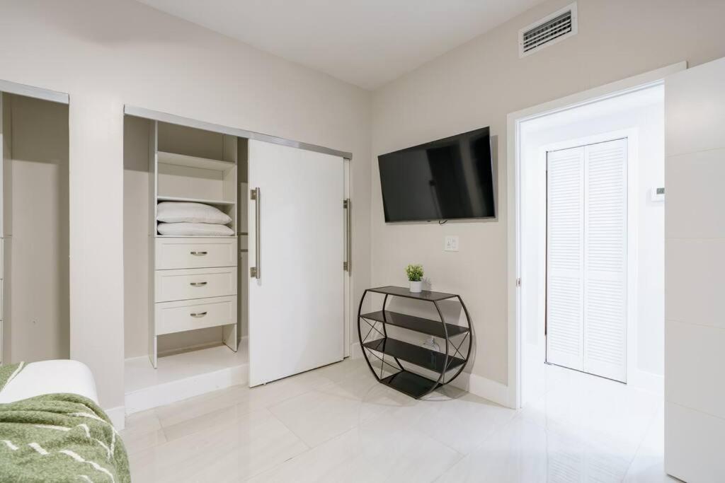 New Miami & Calle Ocho Home with Arcade!