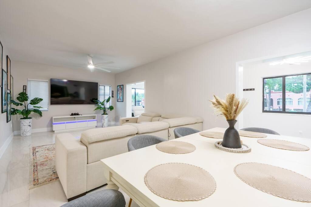 New Miami & Calle Ocho Home with Arcade!