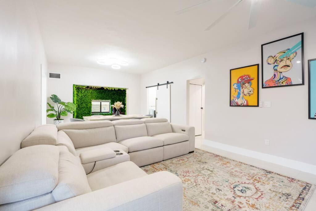 New Miami & Calle Ocho Home with Arcade!