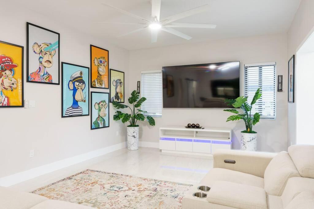 New Miami & Calle Ocho Home with Arcade!