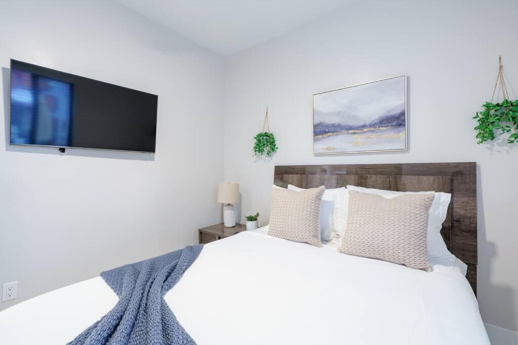 New Miami & Calle Ocho Home with Arcade!