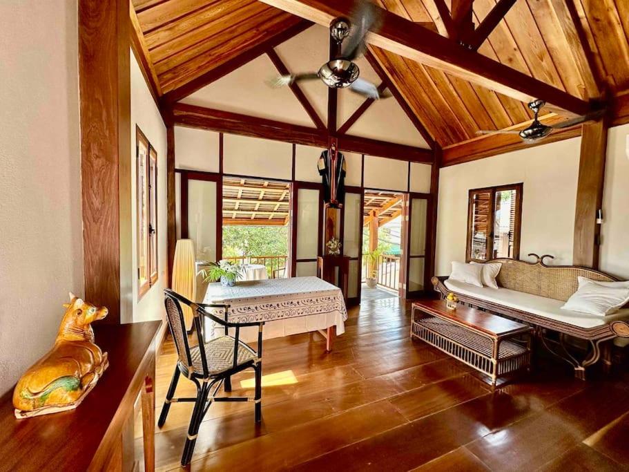 The Peninsula Verandah Suite