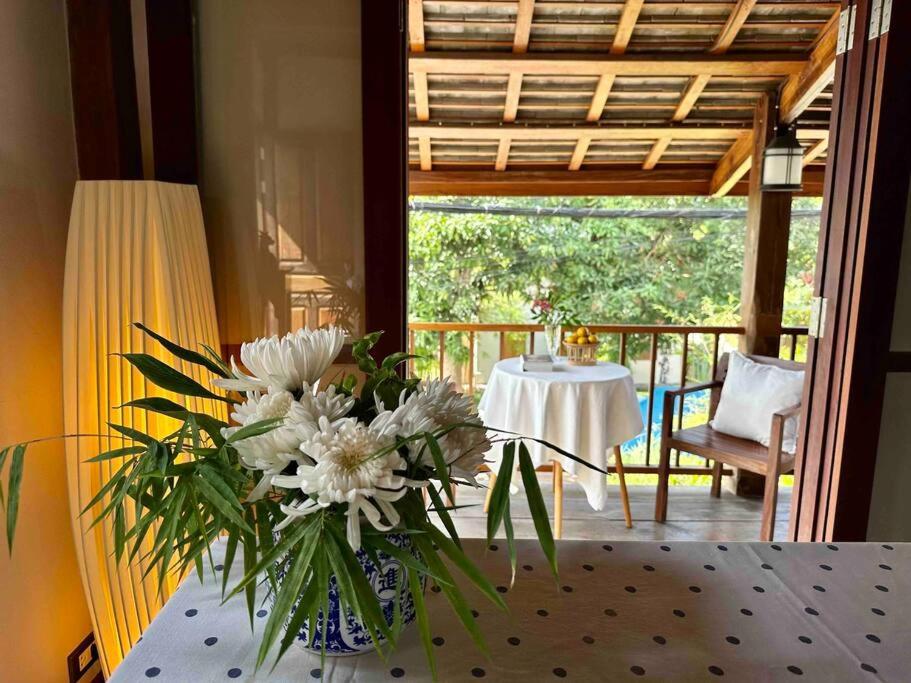 The Peninsula Verandah Suite