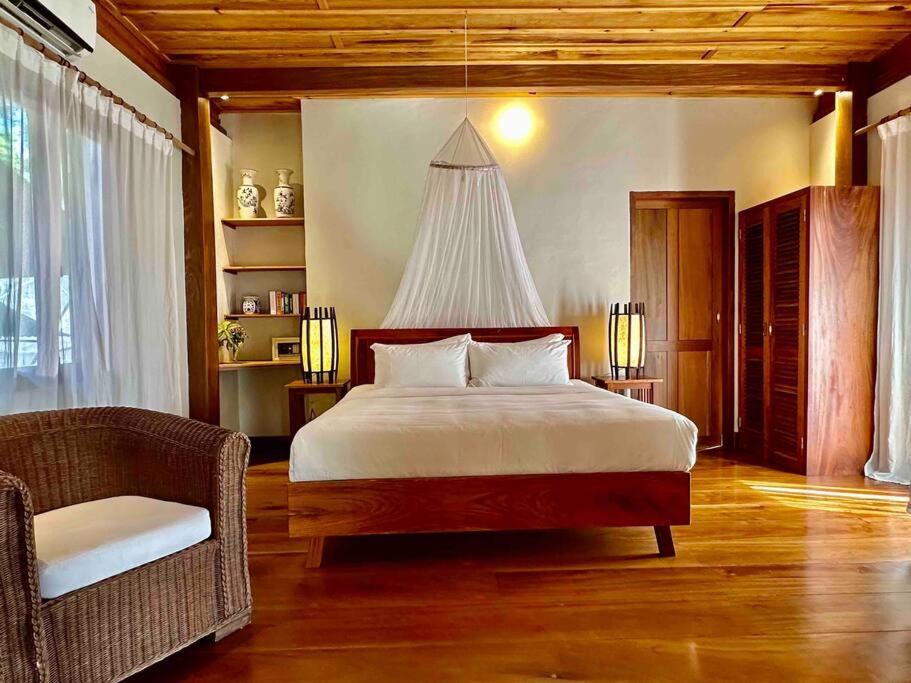 The Peninsula Verandah Suite