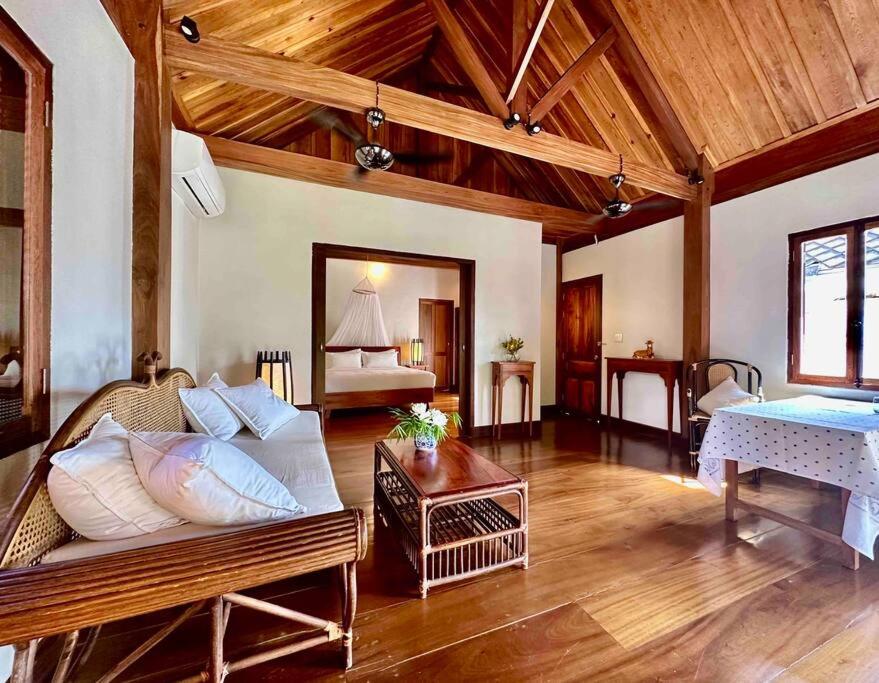 The Peninsula Verandah Suite