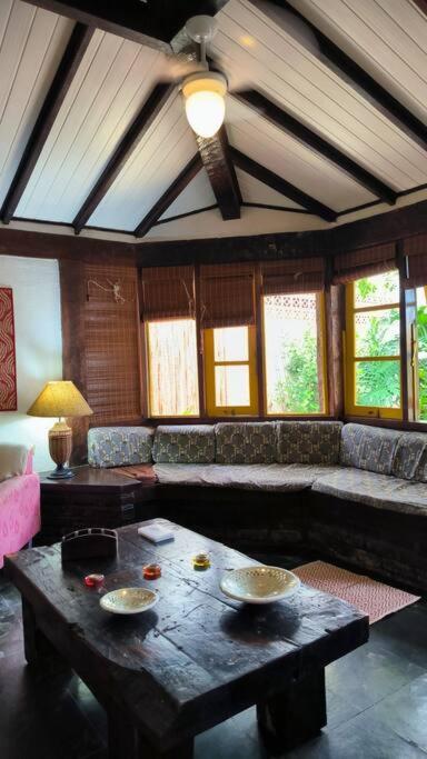 Casa rústica com piscina em Búzios na Villa Geriba