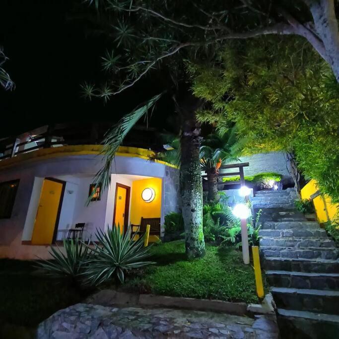 Casa rústica com piscina em Búzios na Villa Geriba