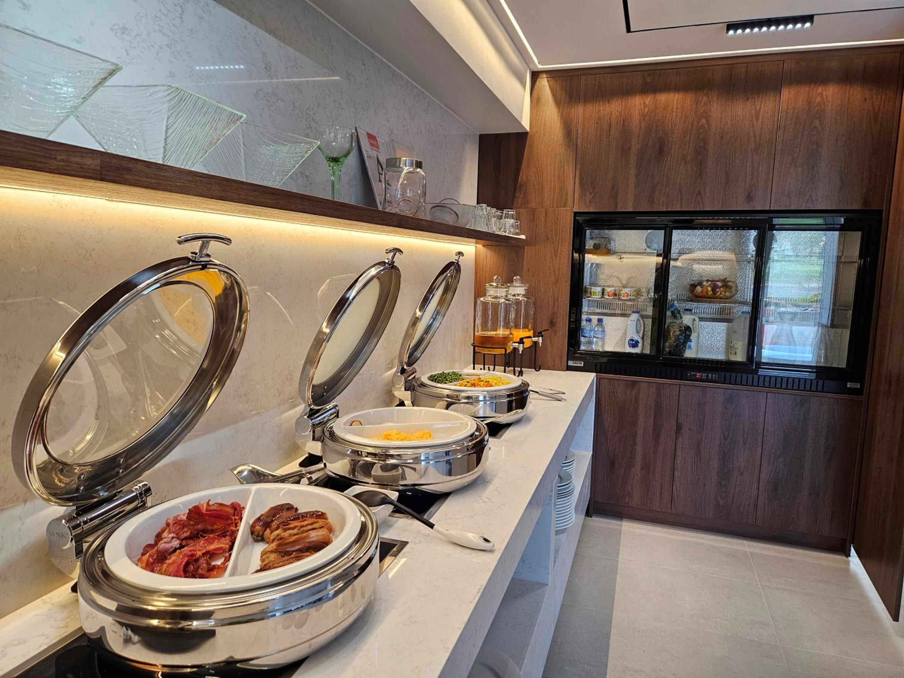 Best Western Newmarket Inn & Suites - Image 3