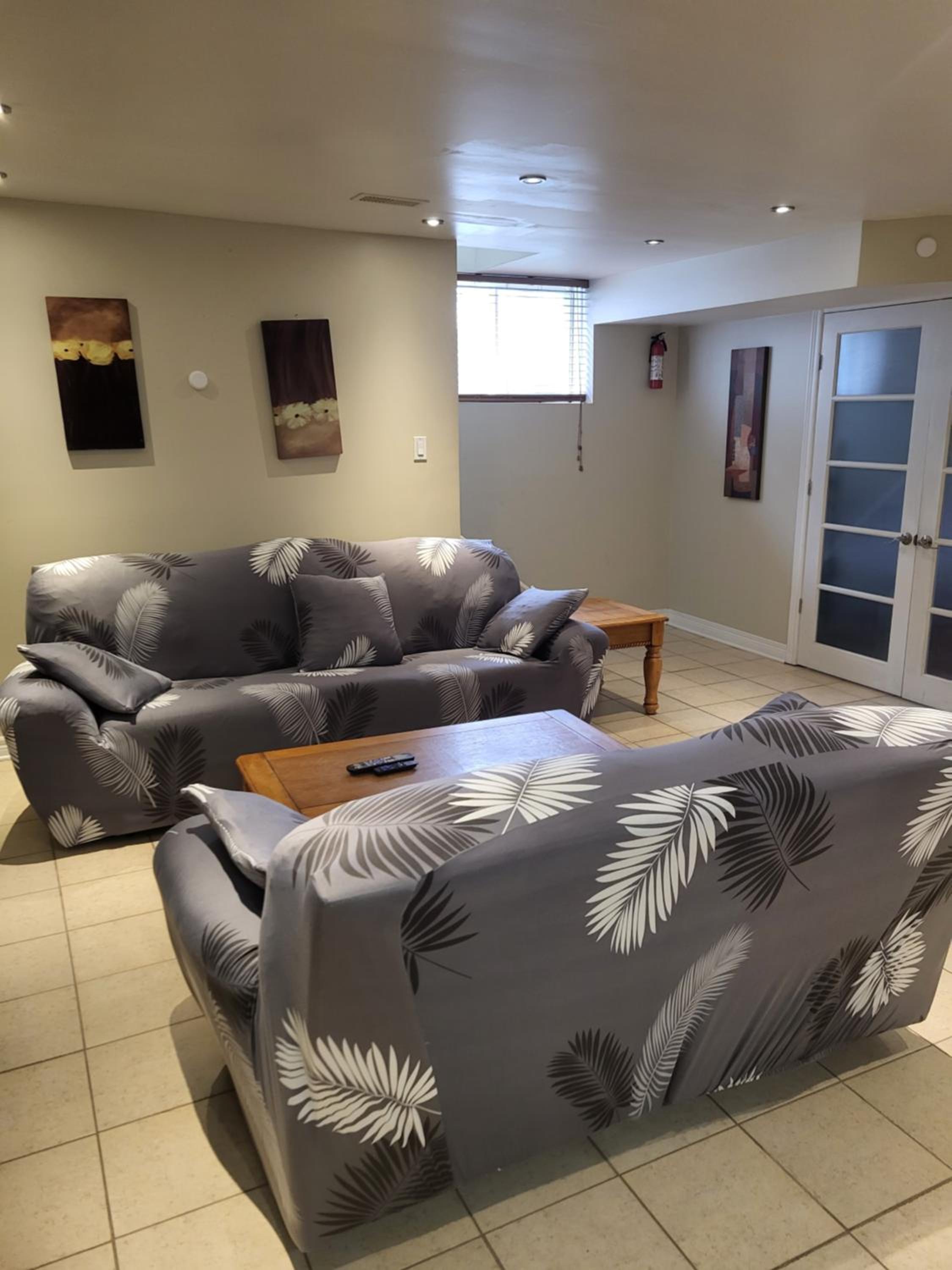 Lovely Guest Entire Apartment Minutes From Ottawa Airport