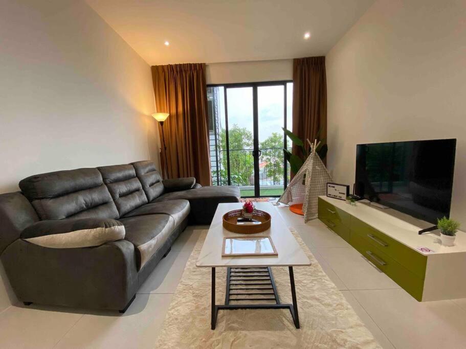 Kuching Chill 3Bedroom Poolside View at Armadele , Galacity photo 5