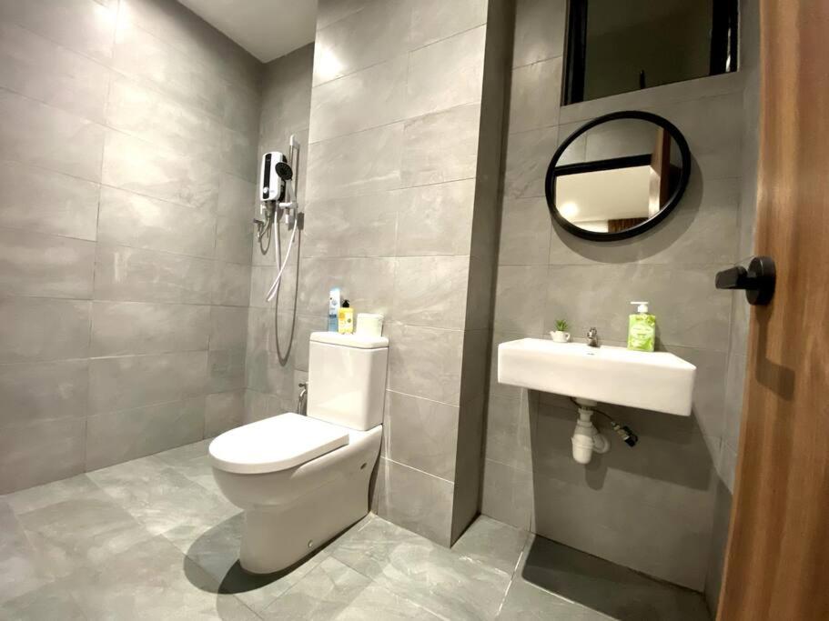 Kuching Chill 3Bedroom Poolside View at Armadele , Galacity photo 7