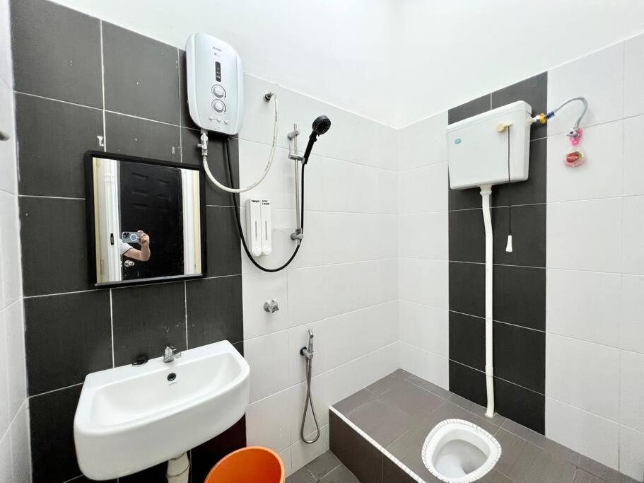 KlebangBesar/PantaiPuteri/Melaka/Cuti 4Bilik/8pax photo 2
