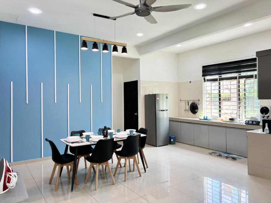 KlebangBesar/PantaiPuteri/Melaka/Cuti 4Bilik/8pax photo 3