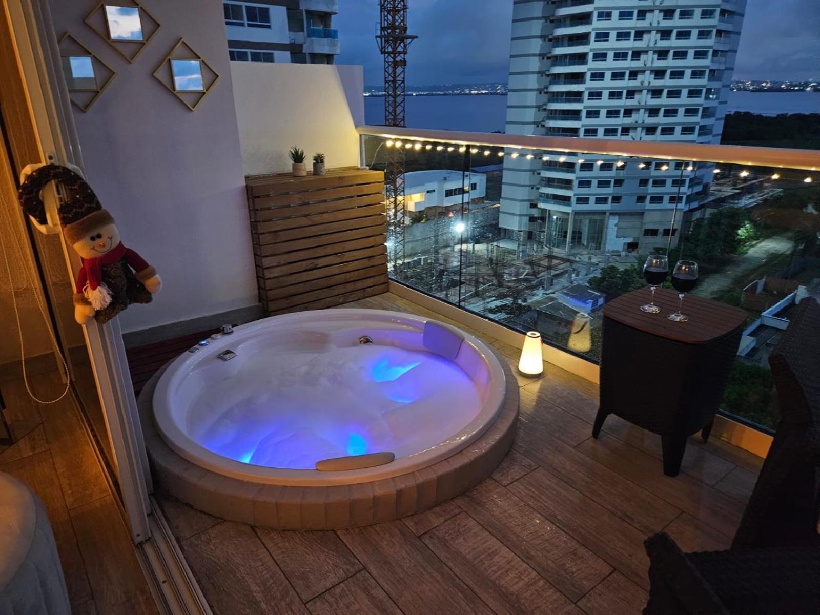 Apartamento con jacuzzi privado, vista al mar, sector exclusivo