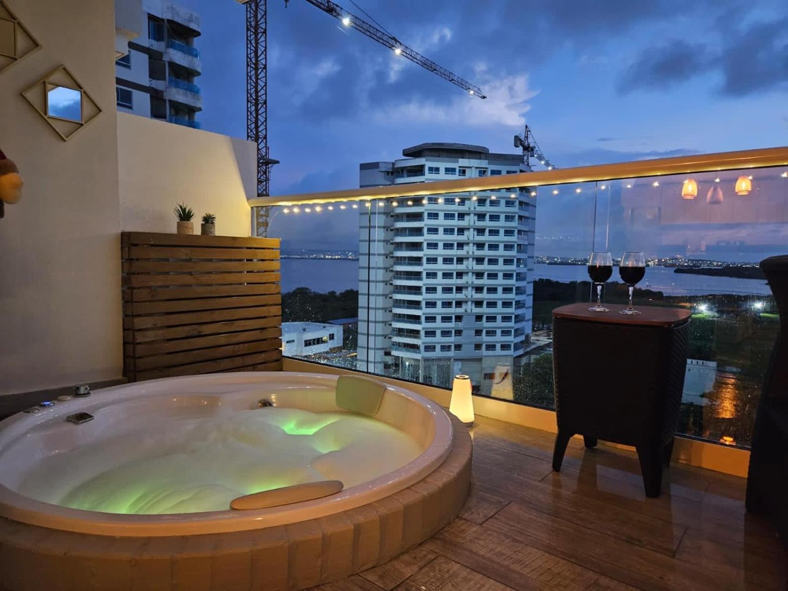 Apartamento con jacuzzi privado, vista al mar, sector exclusivo