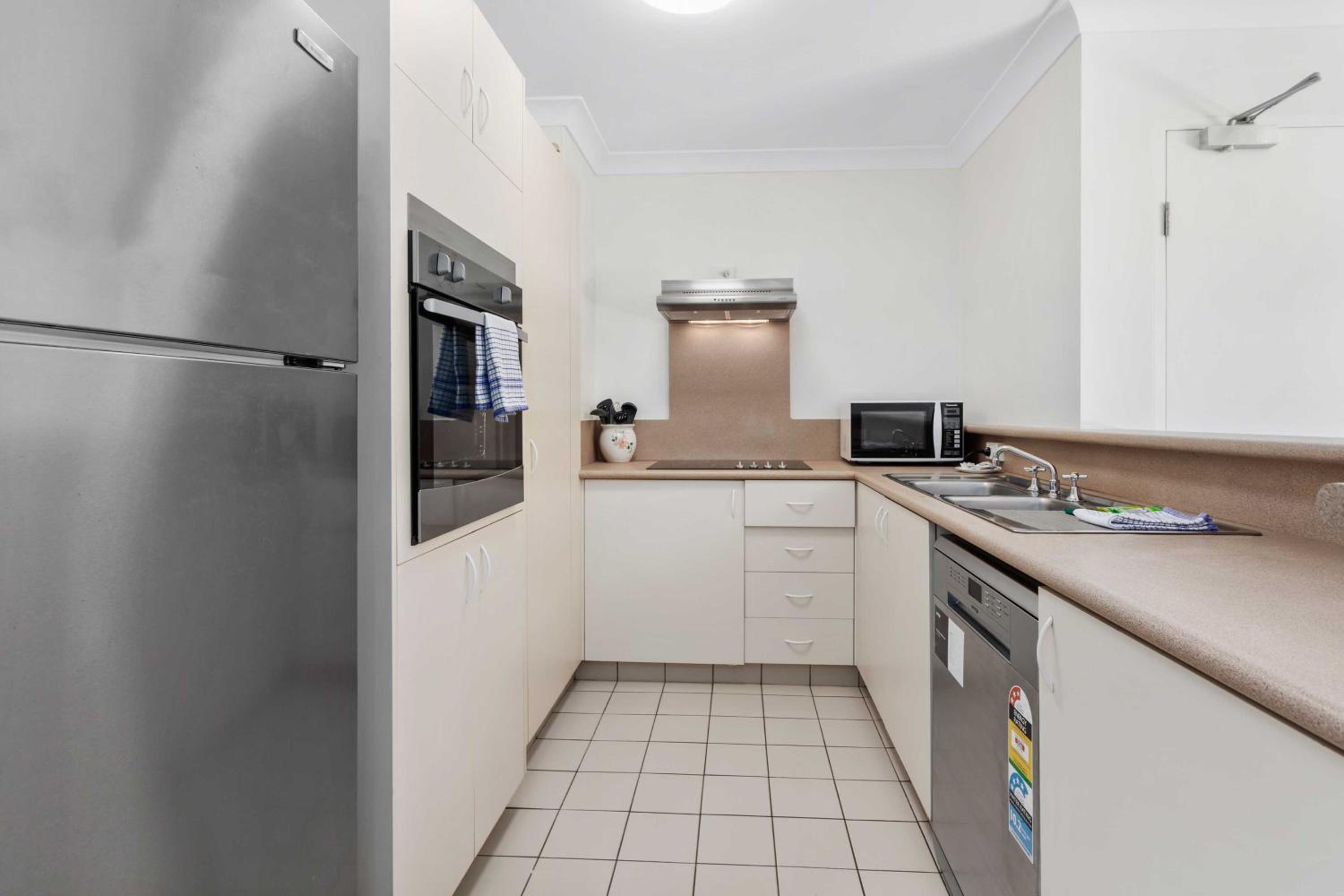 Santa Monica Apartments - Hosted by Burleigh Letting
