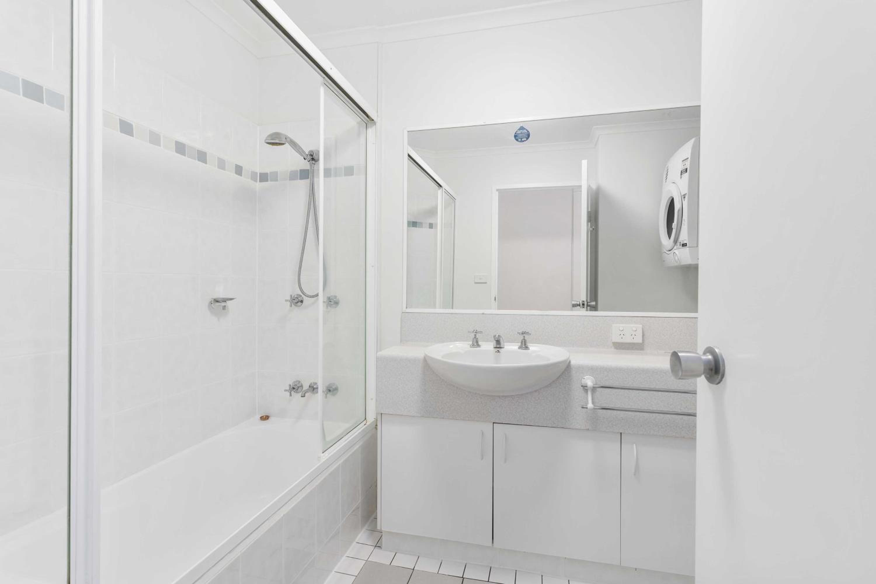 Santa Monica Apartments - Hosted by Burleigh Letting