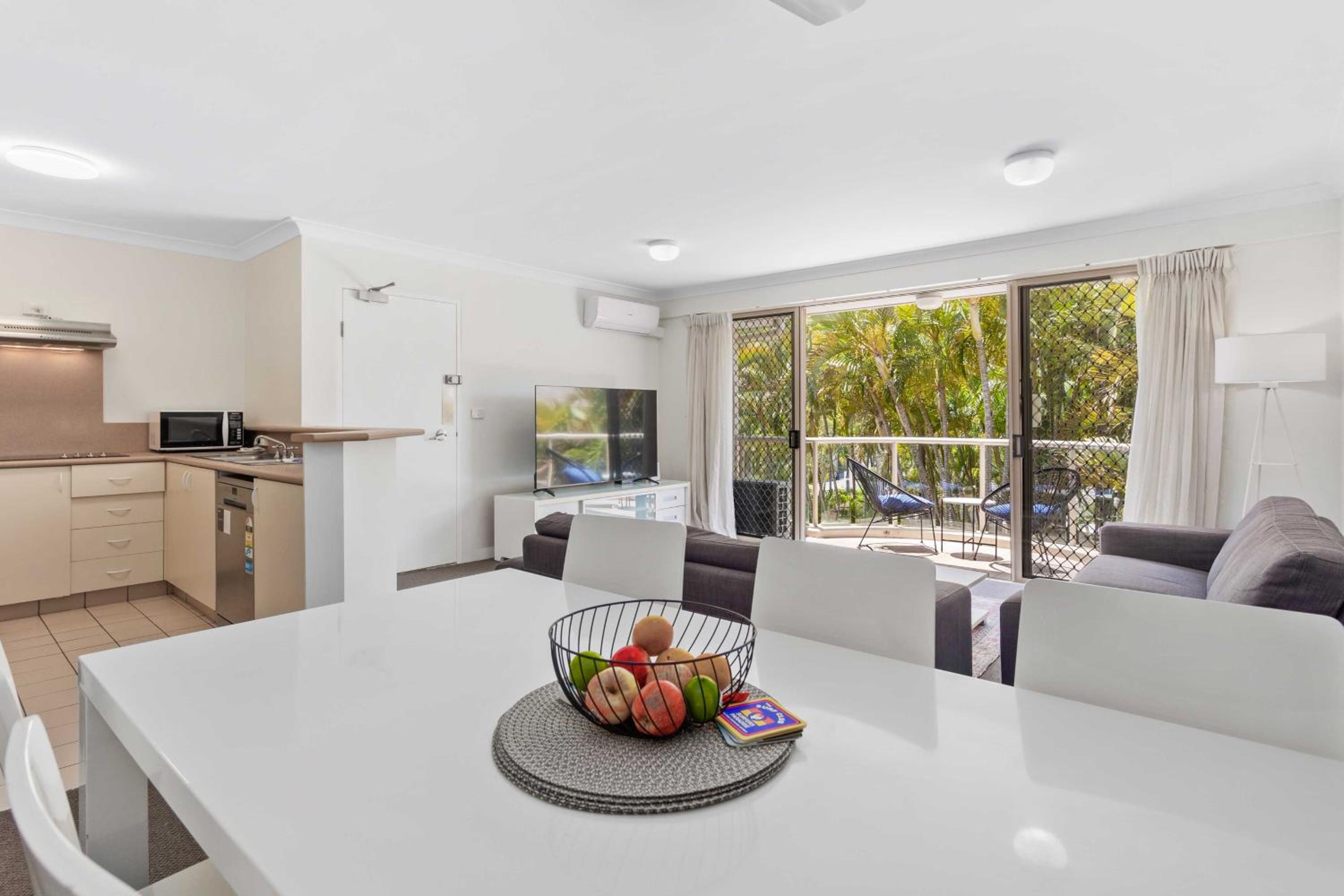 Santa Monica Apartments - Hosted by Burleigh Letting