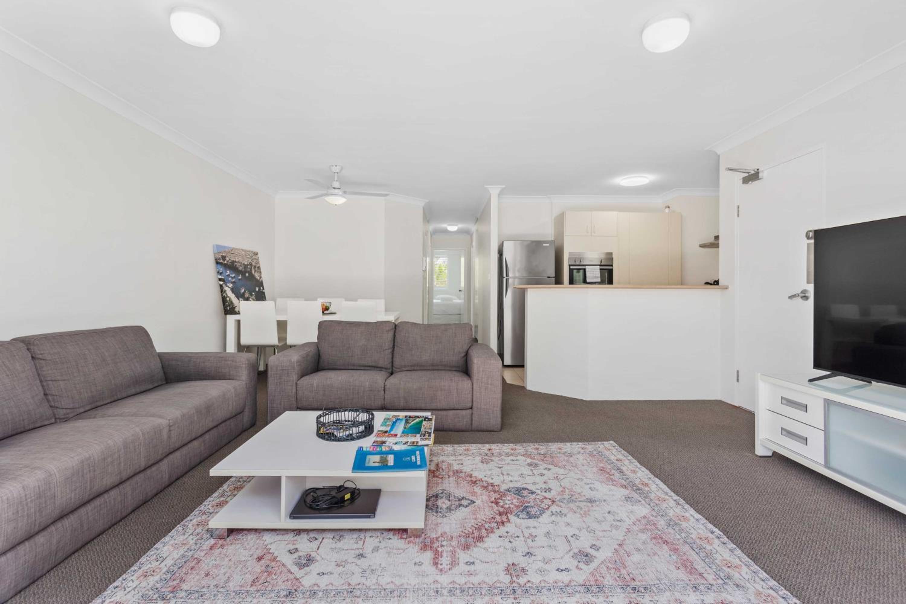 Santa Monica Apartments - Hosted by Burleigh Letting