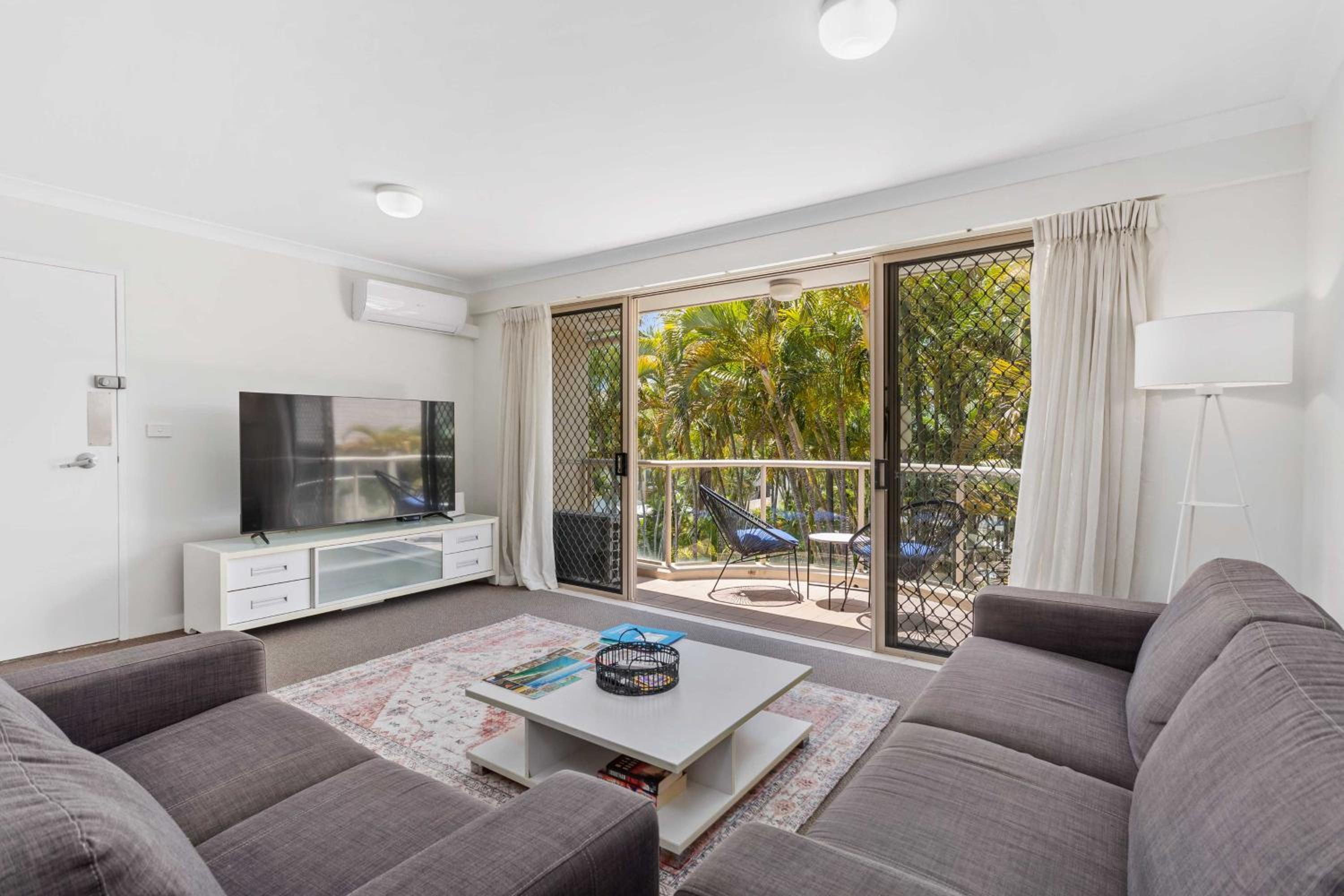 Santa Monica Apartments - Hosted by Burleigh Letting