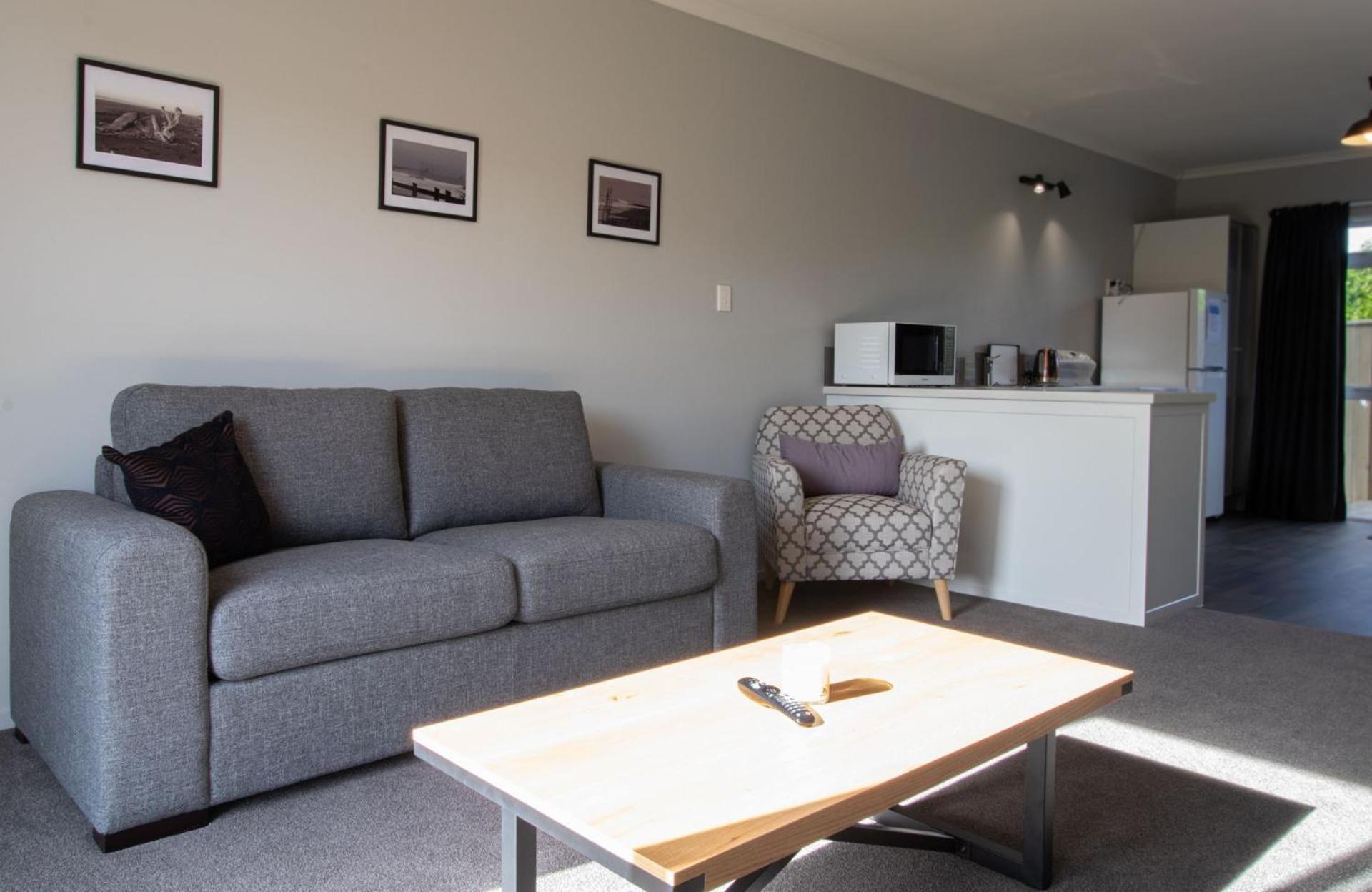 The Aisle Seat - pet-friendly 1BR modern apartment