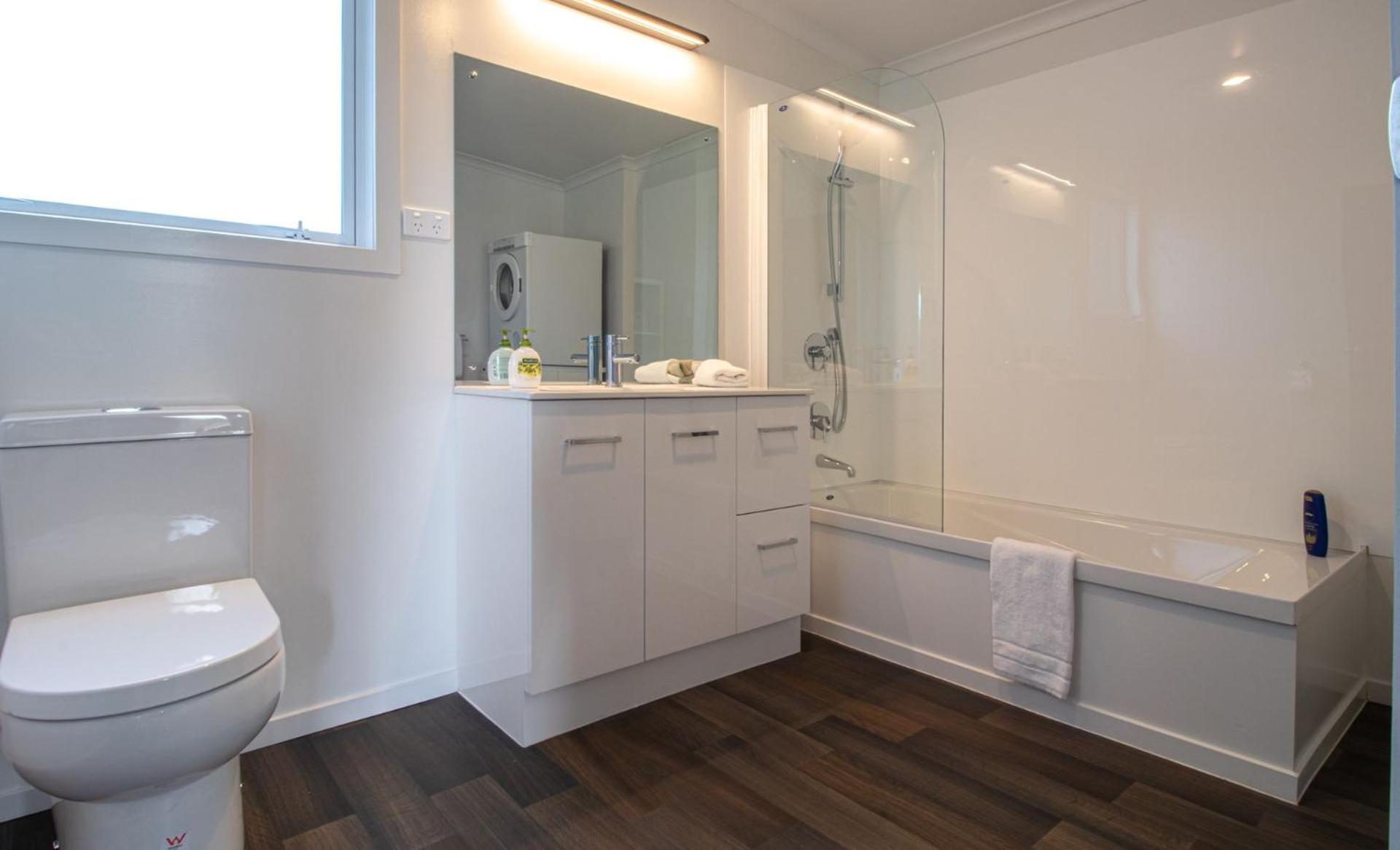 The Aisle Seat - pet-friendly 1BR modern apartment