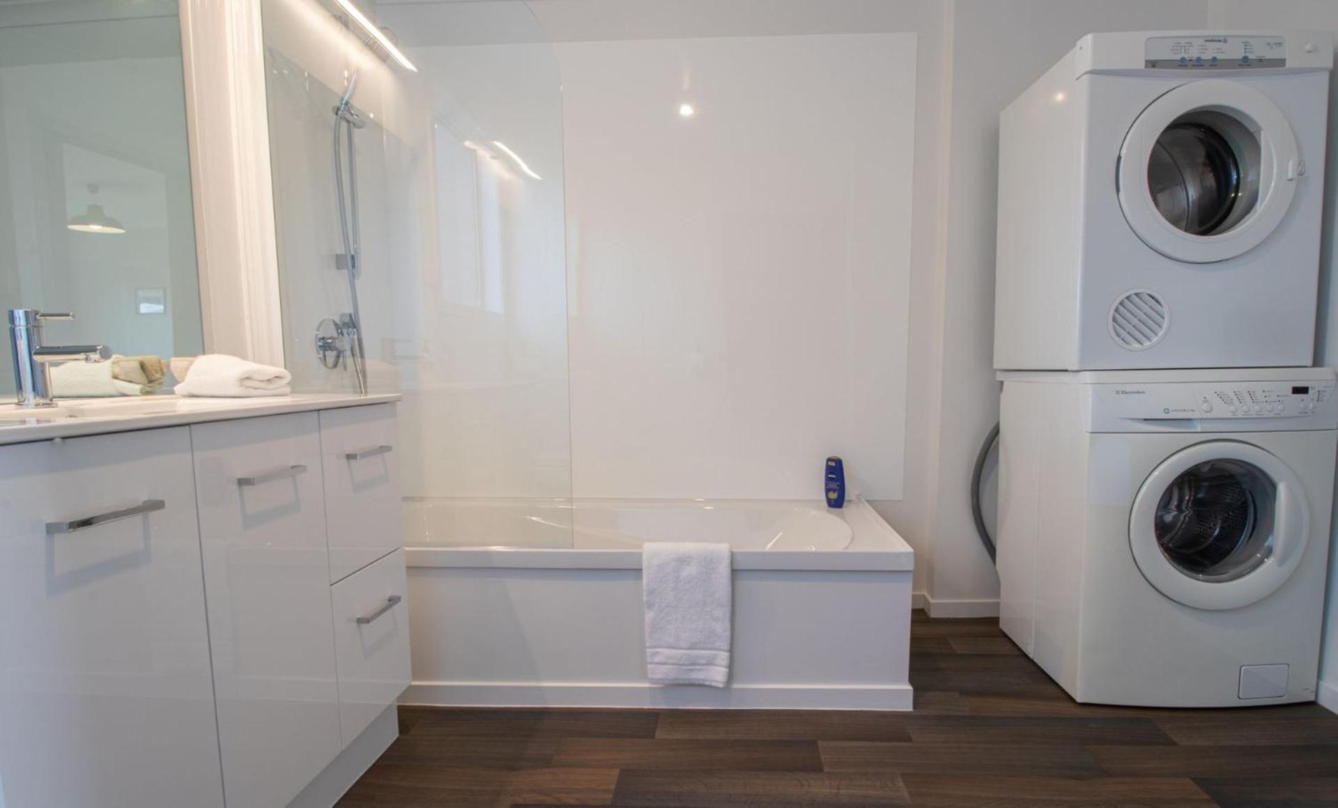 The Aisle Seat - pet-friendly 1BR modern apartment