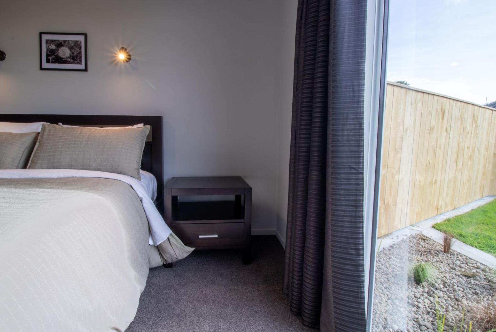 The Aisle Seat - pet-friendly 1BR modern apartment