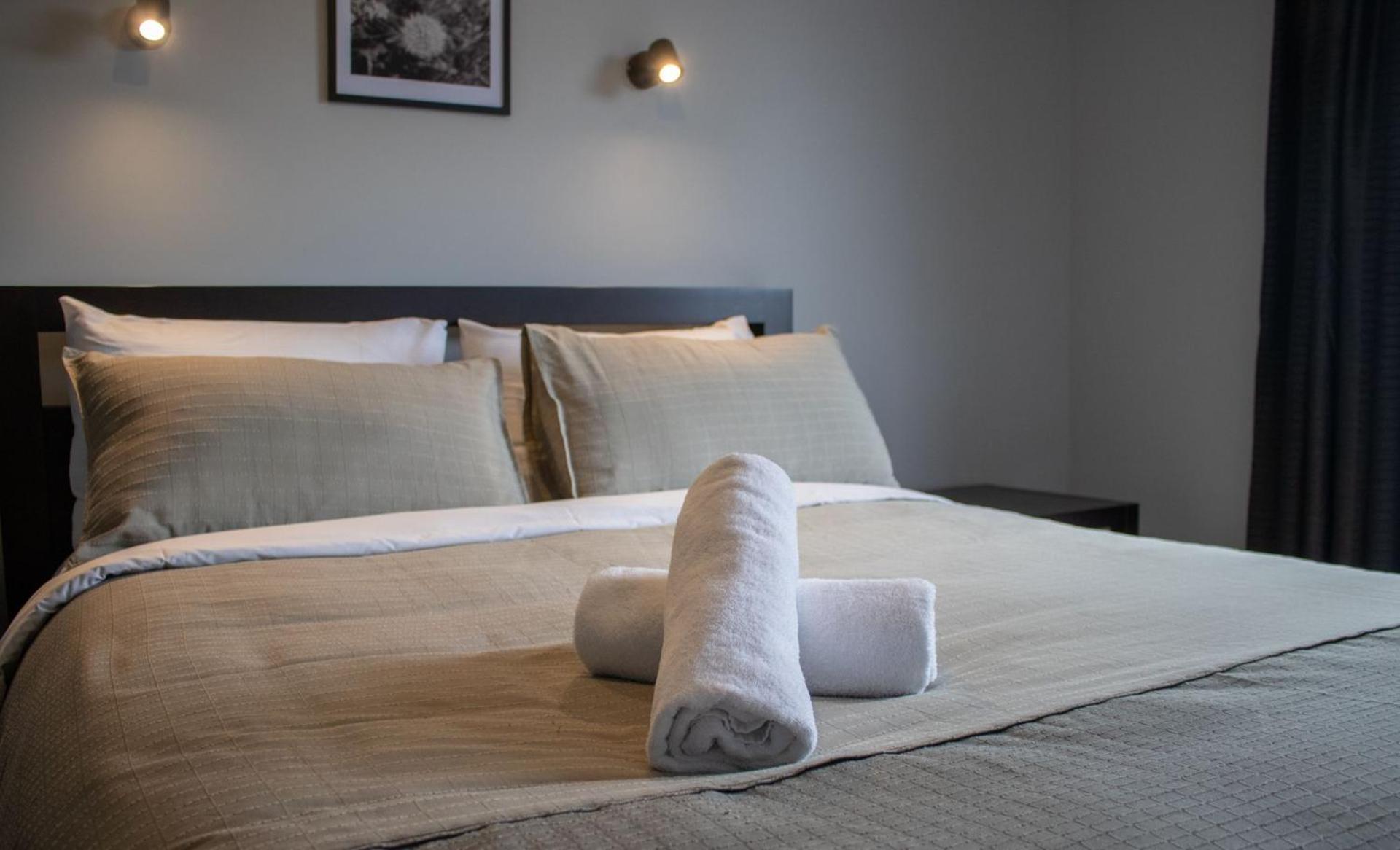 The Aisle Seat - pet-friendly 1BR modern apartment