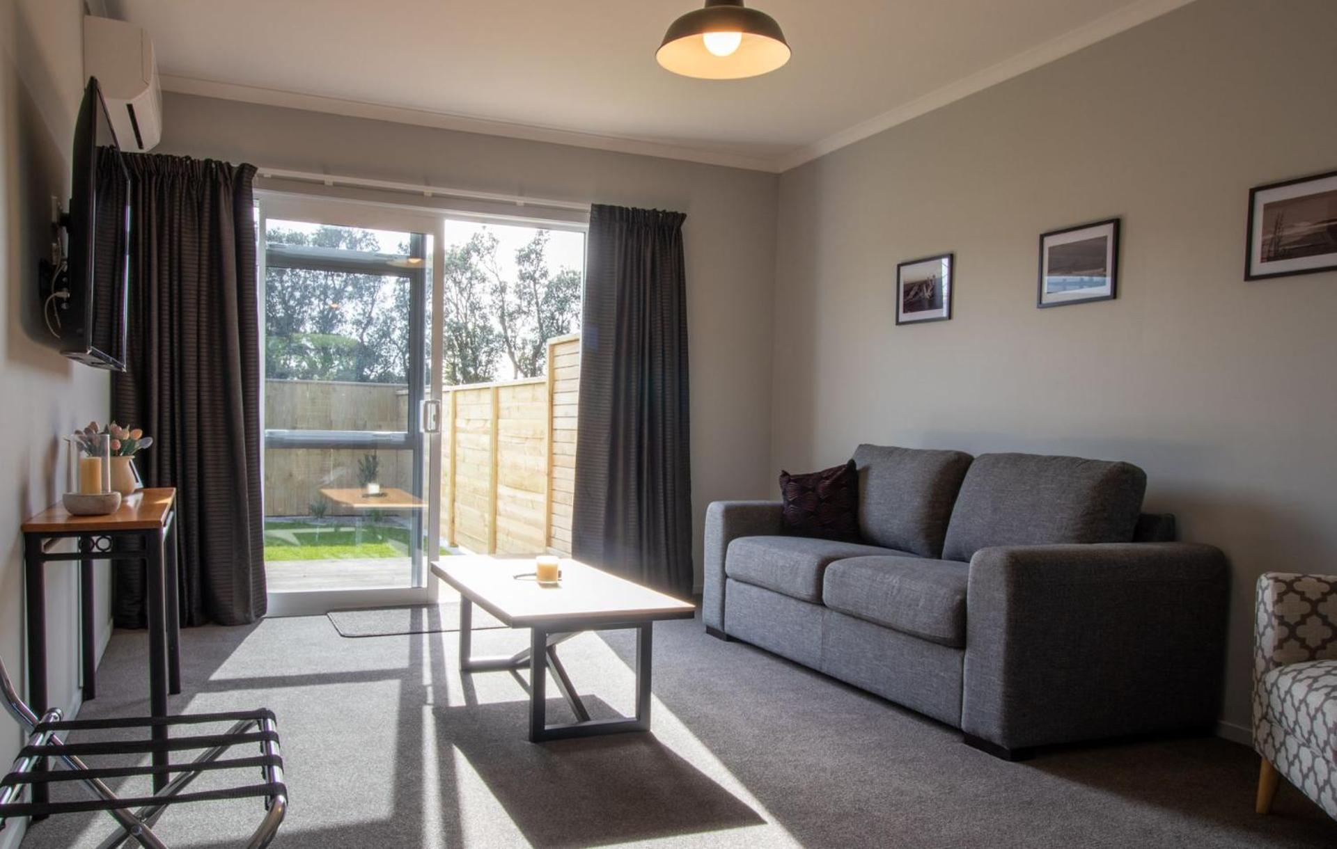 The Aisle Seat - pet-friendly 1BR modern apartment