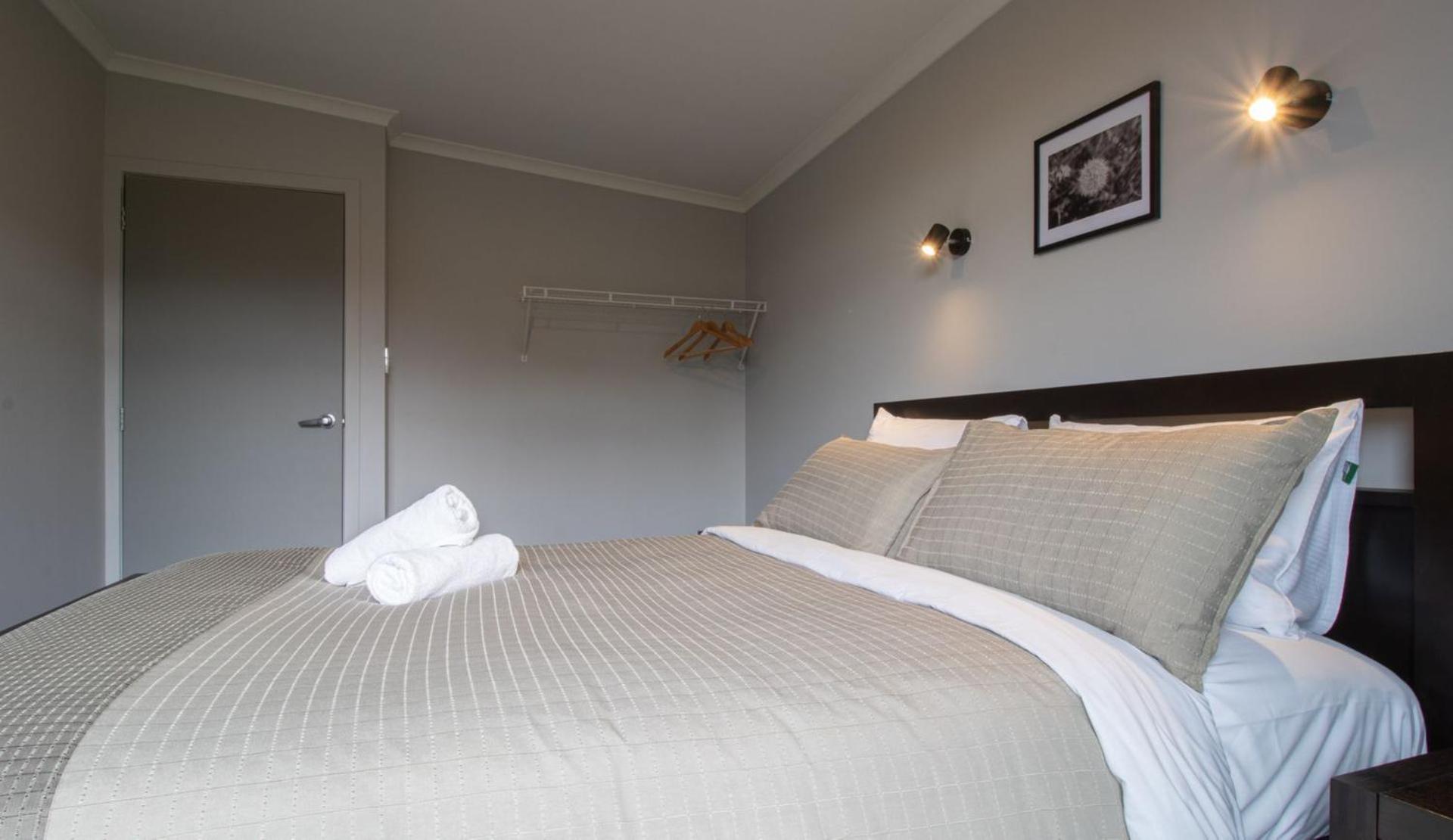 The Aisle Seat - pet-friendly 1BR modern apartment