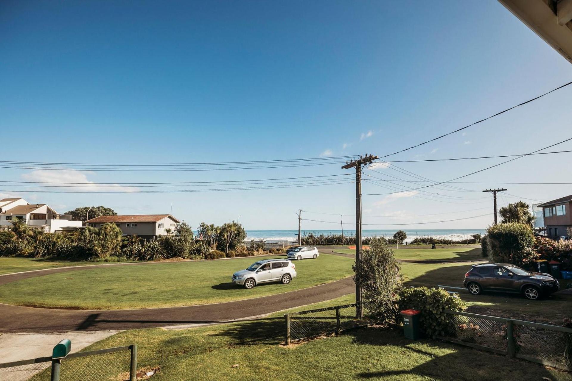 Oakura Circle - authentic Kiwi bach by the beach view 3