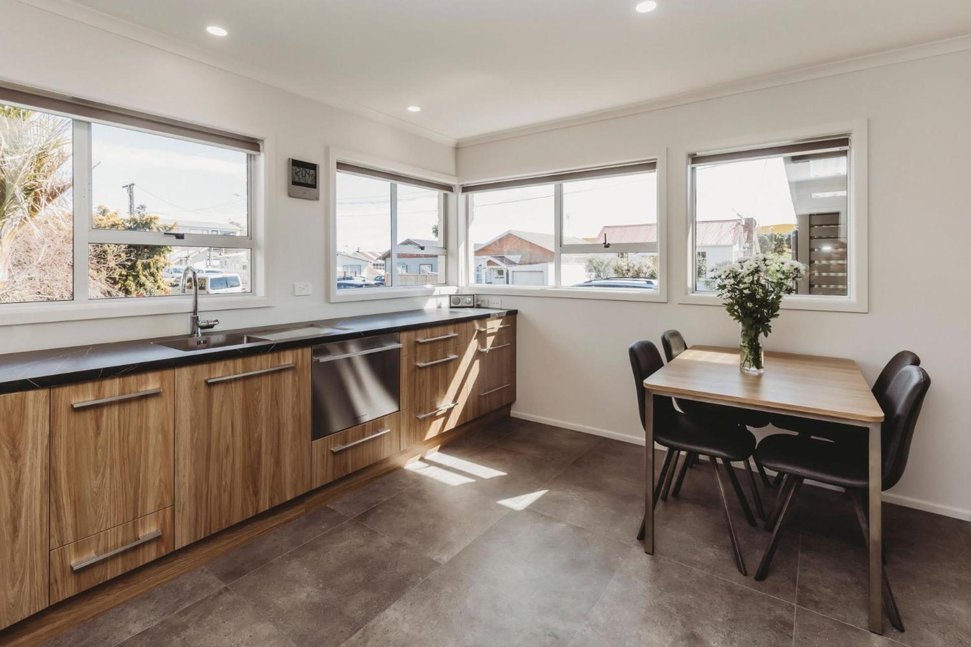 Love It On Lemon - modern townhouse near CBD view 2