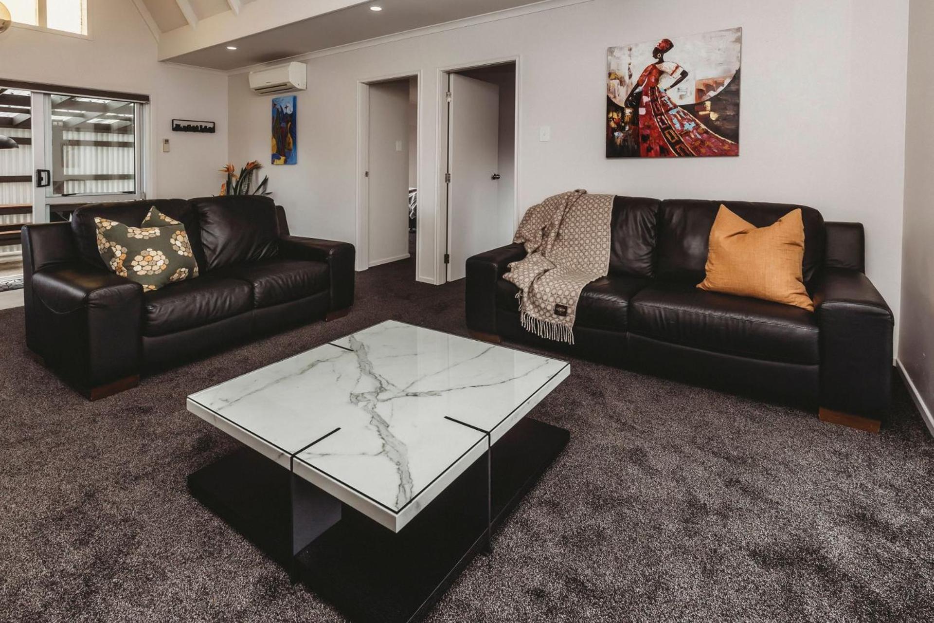 Love It On Lemon - modern townhouse near CBD view 4