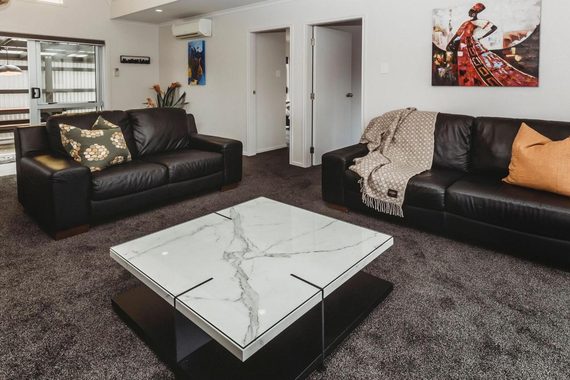 Love It On Lemon - modern townhouse near CBD view 5