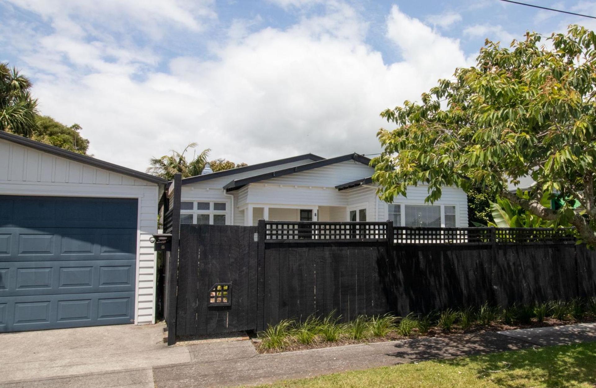 Bungalow Eight - 1930s charm near Pukekura Park