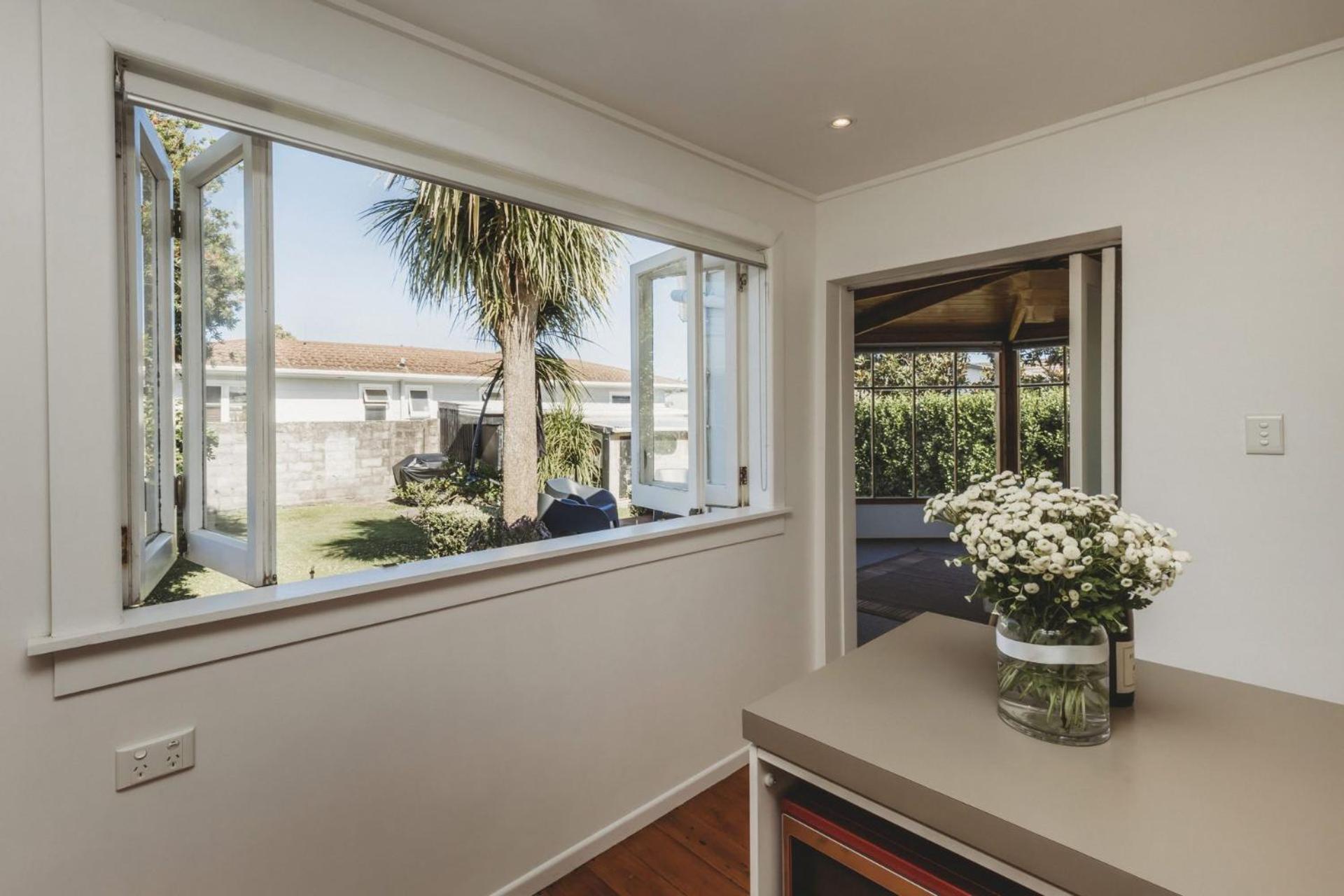 Ropiha Retreat - close to Fitzroy Beach paradise view 2