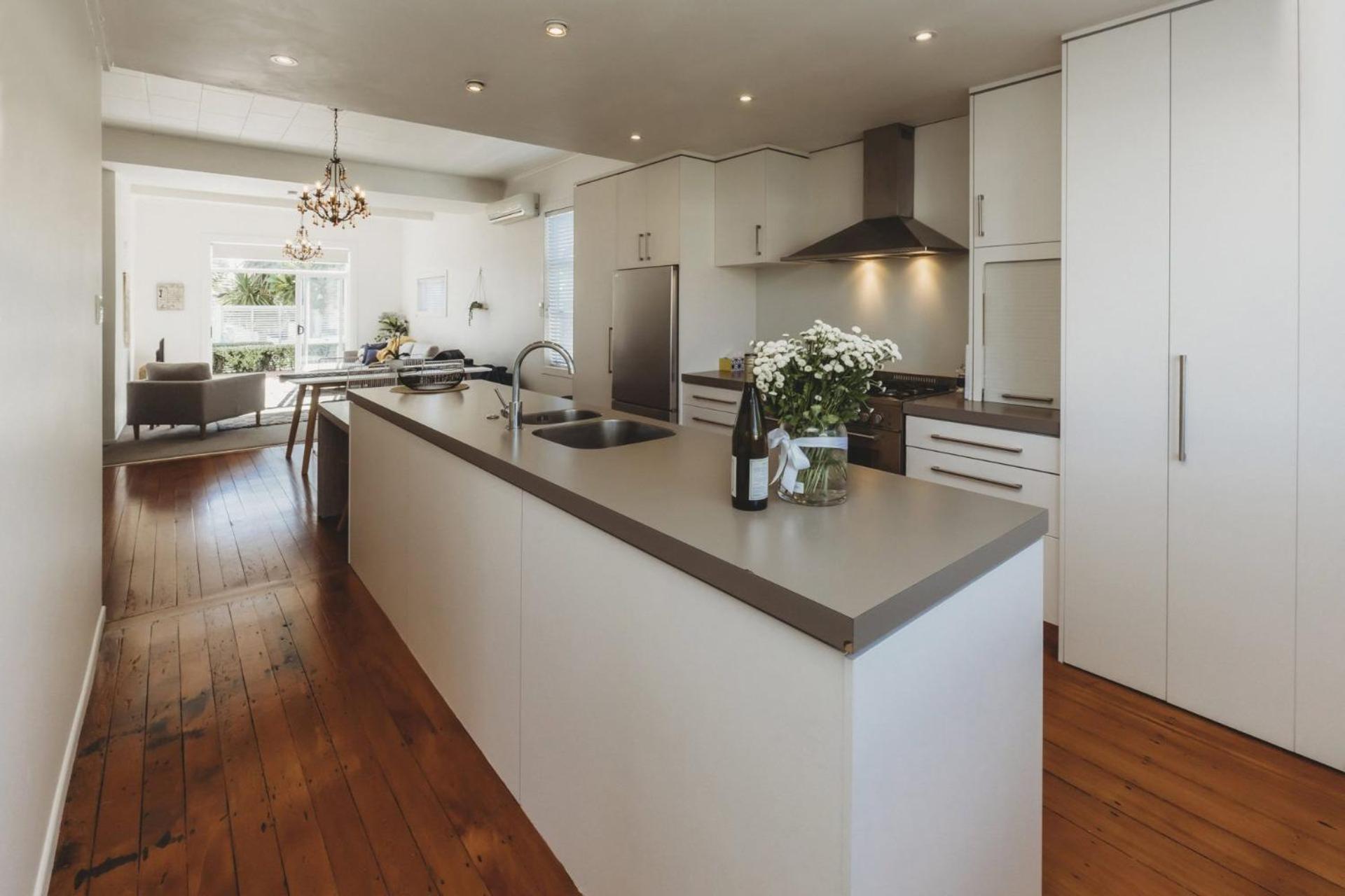 Ropiha Retreat - close to Fitzroy Beach paradise view 3