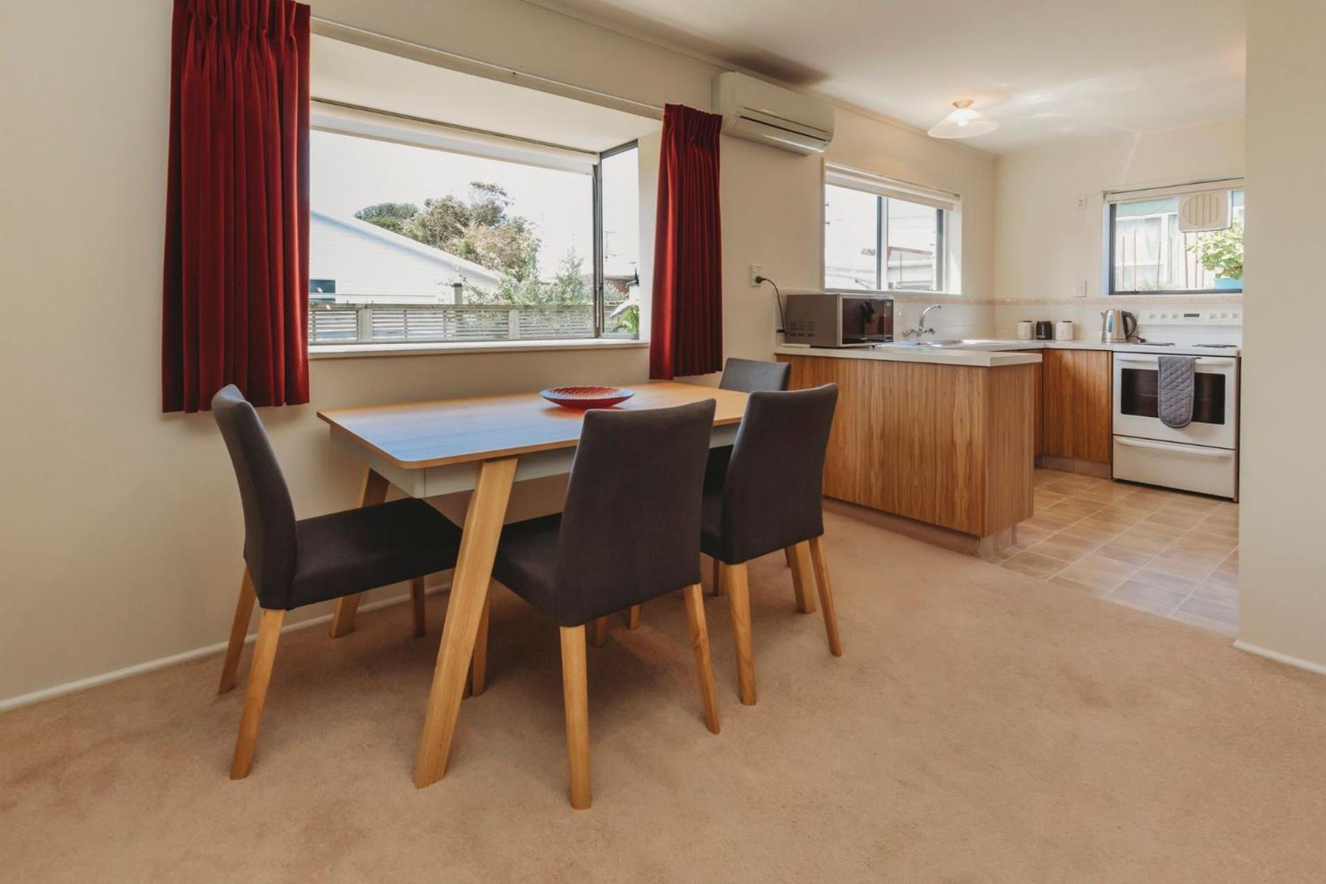The Gilbert Getaway - centrally located townhouse view 4