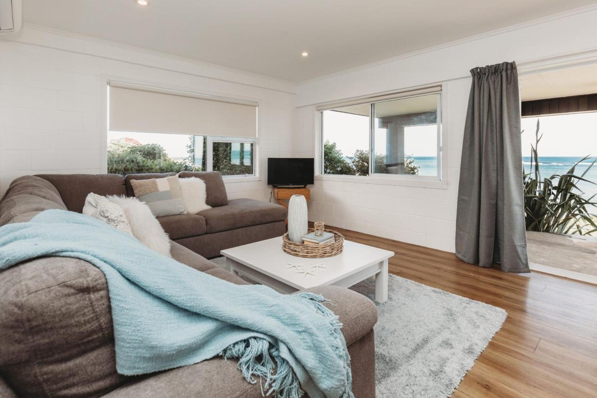 Wow On Wanaka Bay - beachfront living at its best view 5