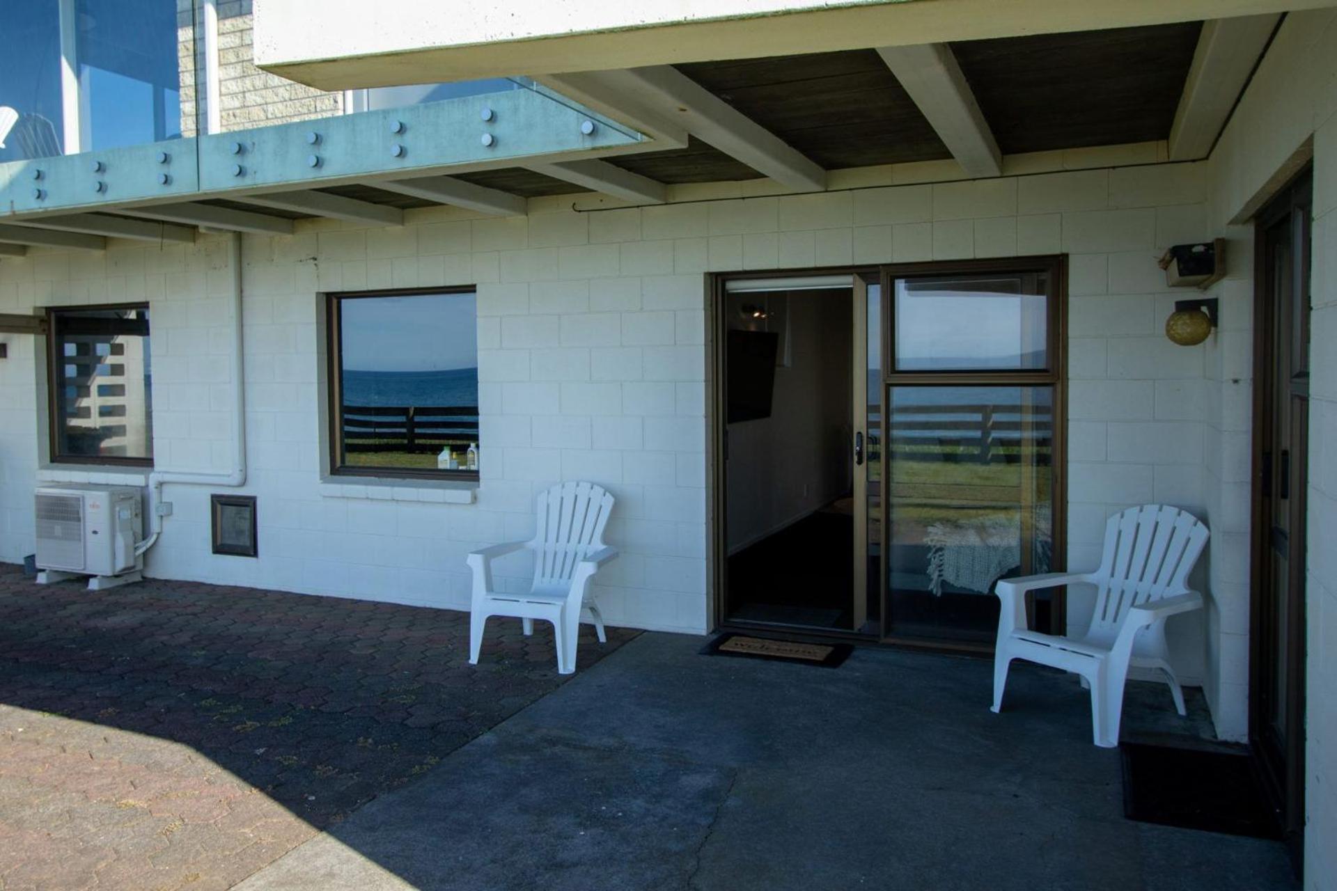 Wills On The Water Beachfront Apartment view 3