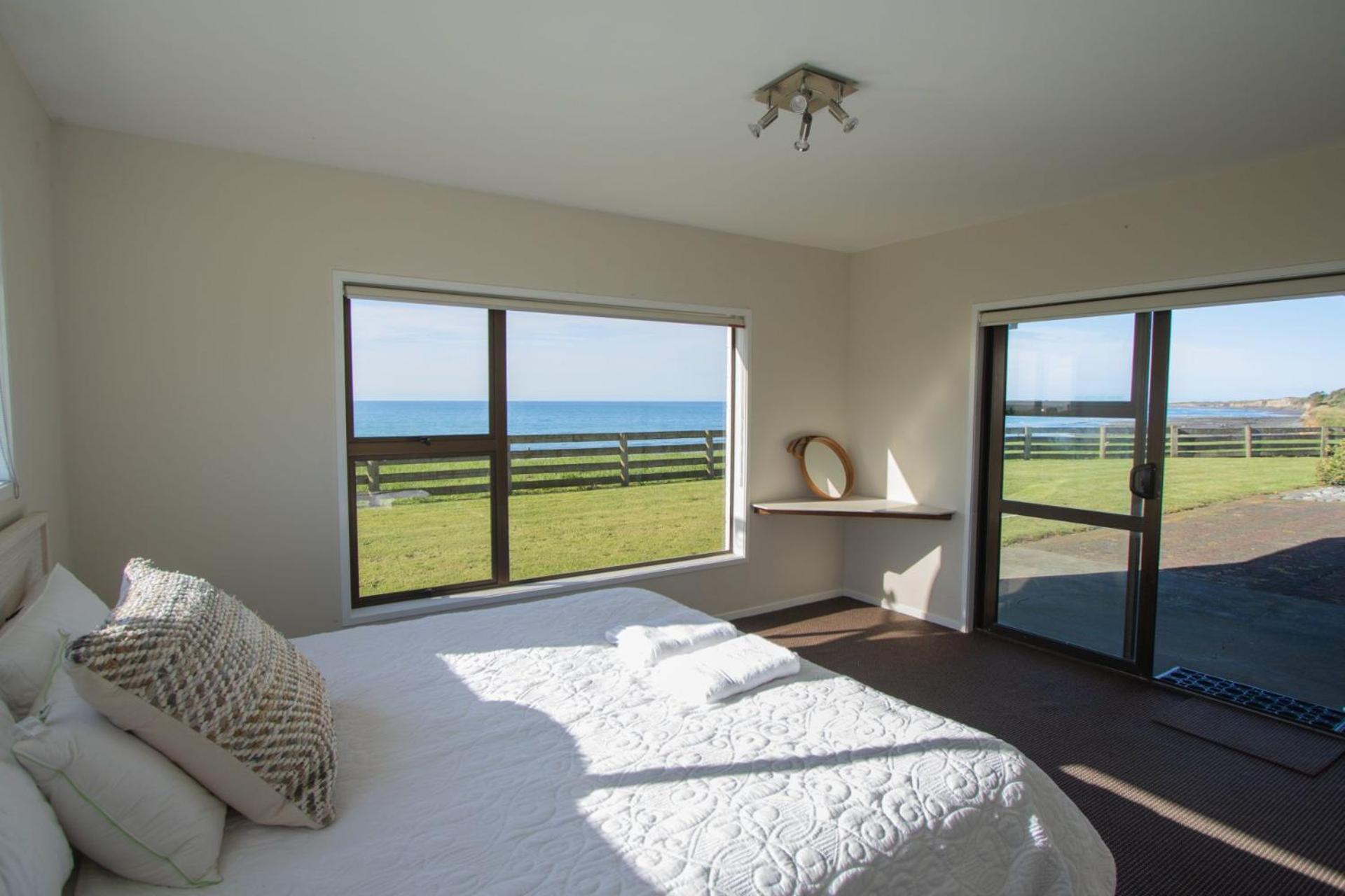 Wills On The Water Beachfront Apartment view 5