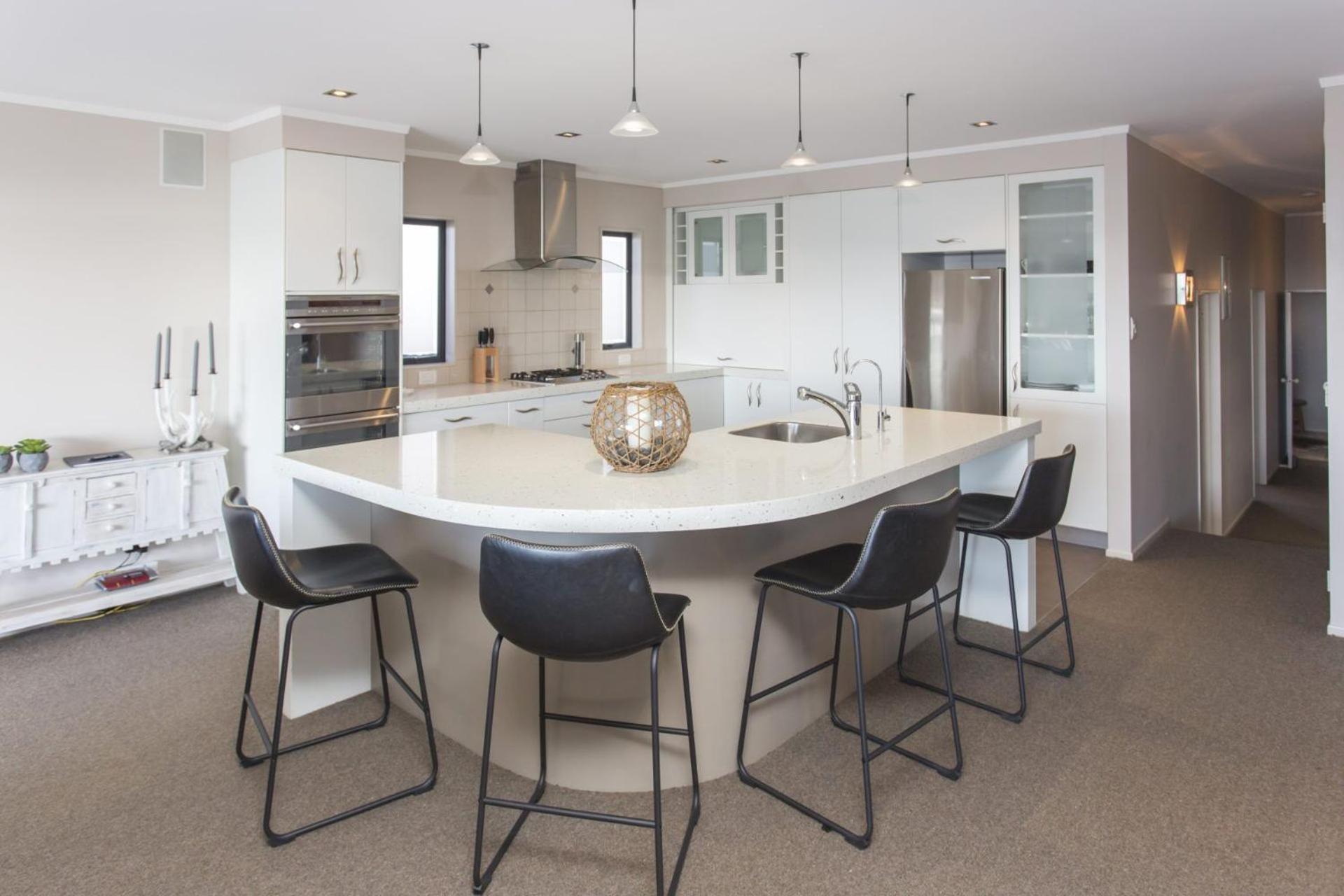 The Waterfront Escape - with panoramic sea views view 3